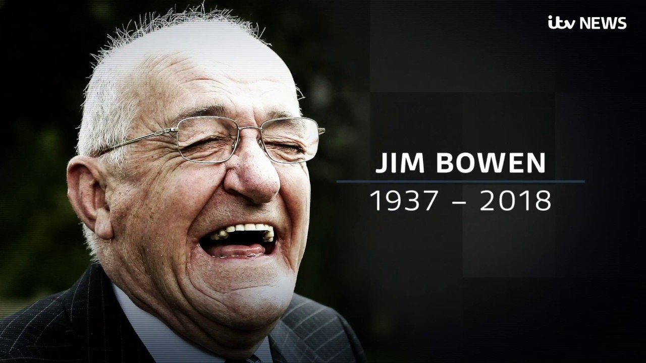 Bullseye presenter Jim Bowen dies aged 80 | ITV News