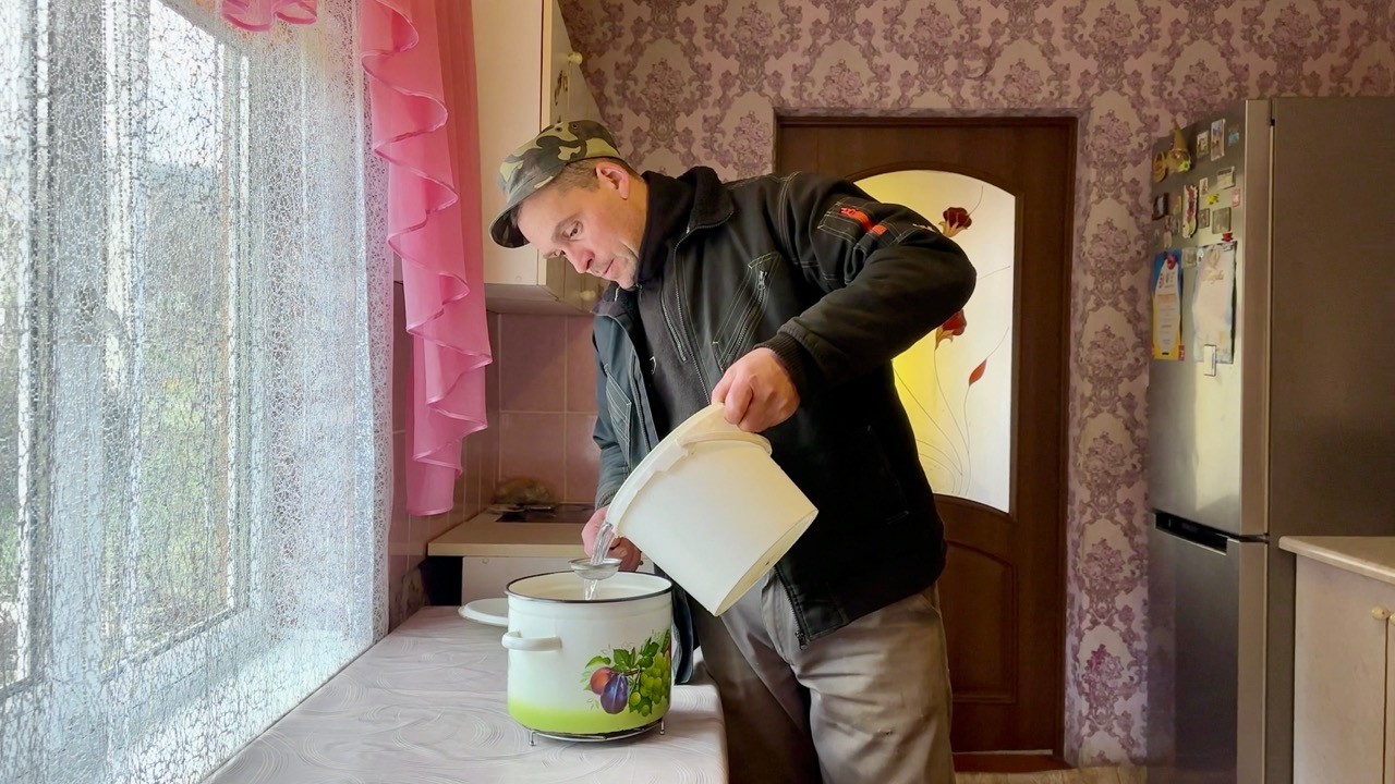 Life in the Carpathians, I prepare birch sap and equip a septic tank