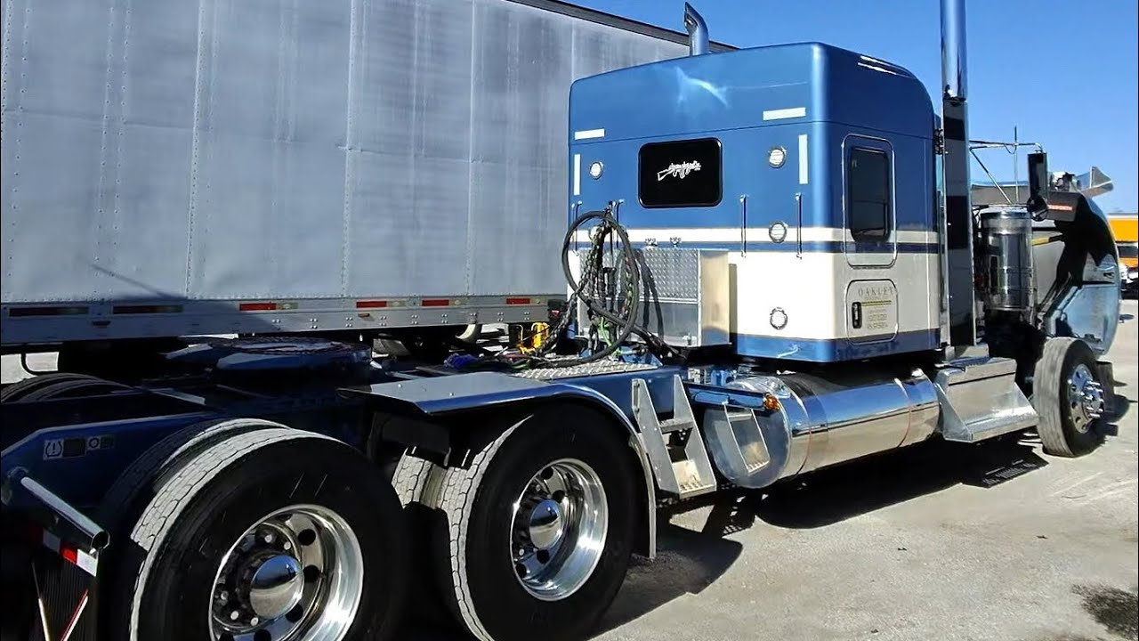 ASMR Greasing my semi truck using my @raybanmeta I got for Christmas. 2025 Kw W900, Oakley trucking