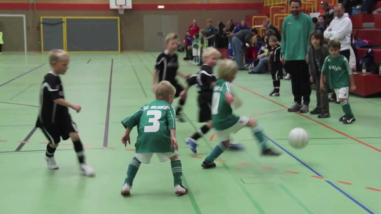 Bambinis der TSG Ailingen beim Hallenturnier in Bürgermoos am 11. Dezember 2011