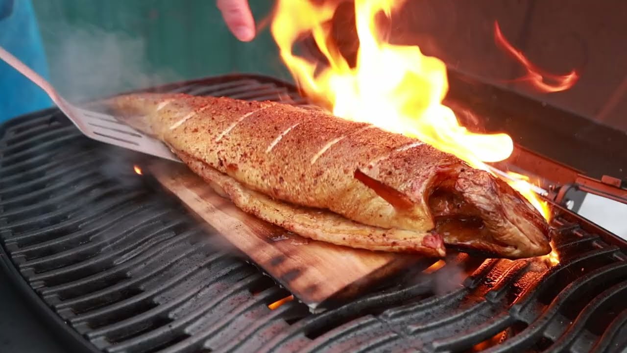 Форель речная, копчёная на кедровой доске.
