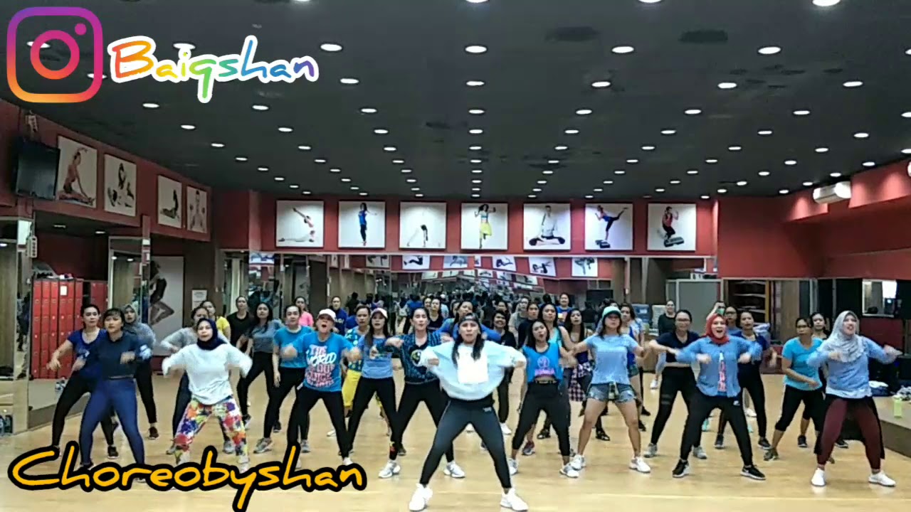 DiSANA MENANTI DISINI MENUNGGU(sungguh ku merasa resah )by VIA VALLEN/dangdut #viavallen