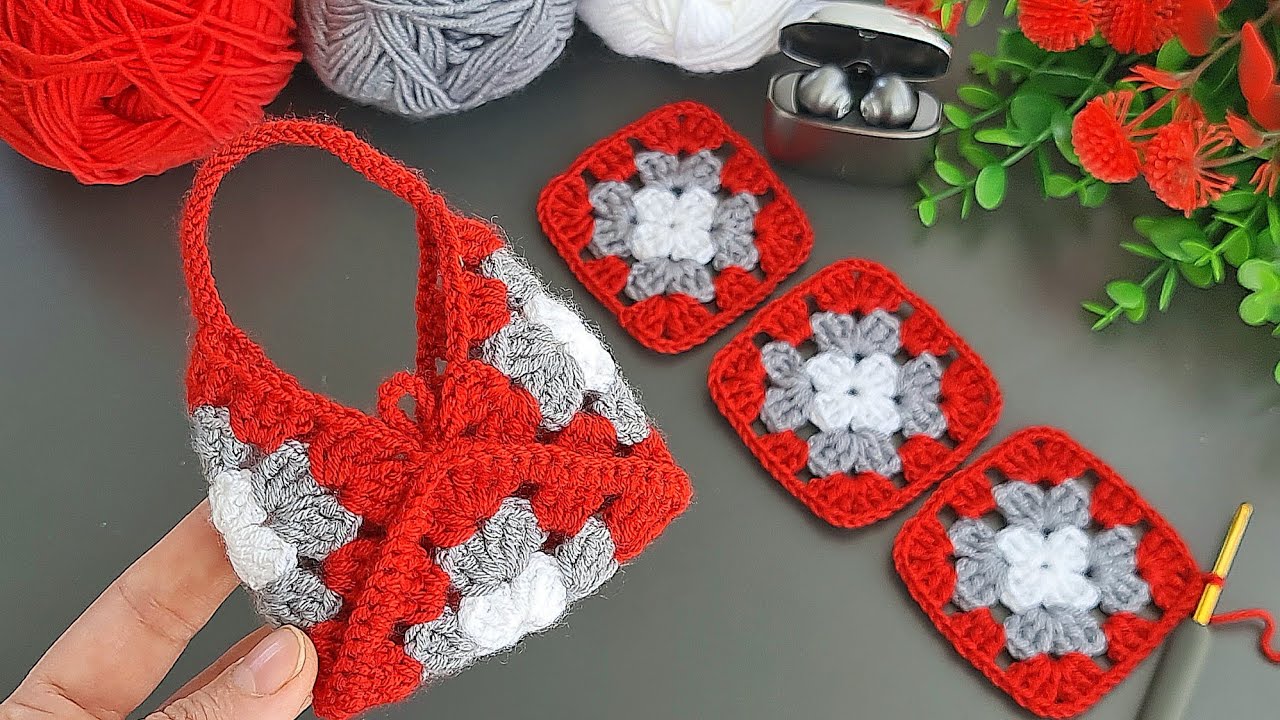 Wow! Super idea! How to make eye catching crochet Crochet Mini Bag Purse Keychain!