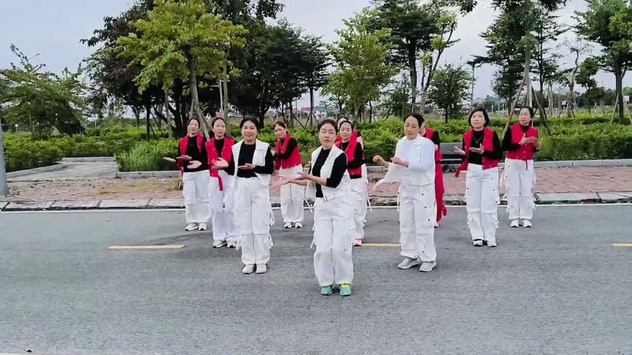 Nhảy xấu, nhảy đẹp miễn khoẻ là được- Team Anh Đào 10p bù giờ ngày cuối tuần.