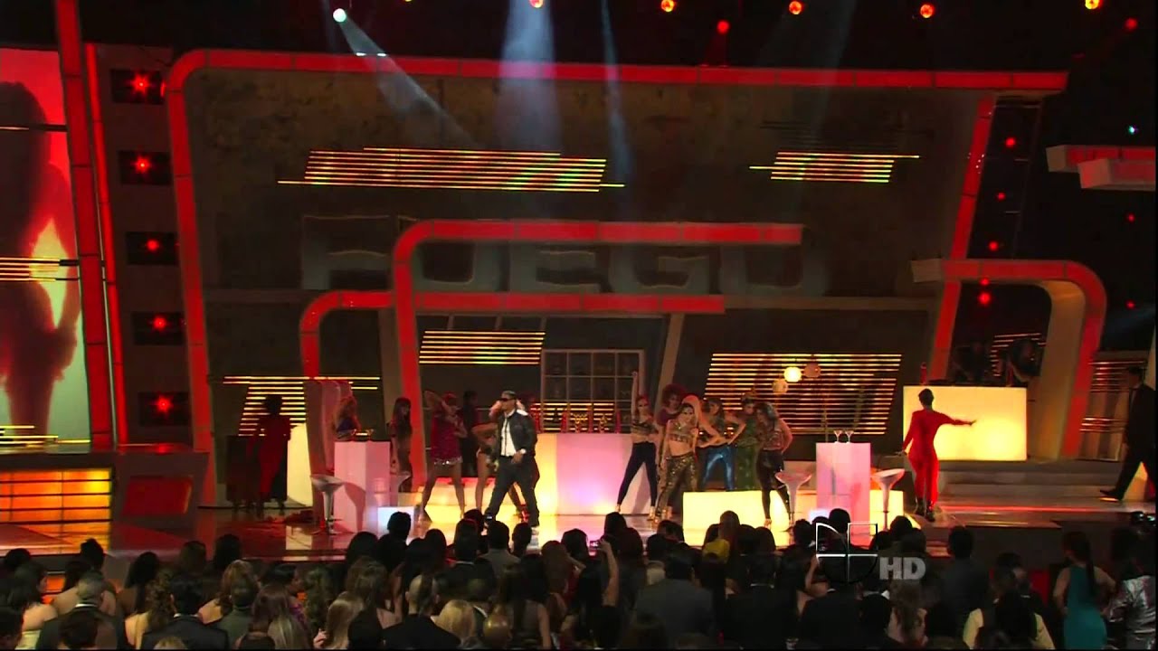 FUEGO & OMEGA EL FUERTE - Super Estrella (Live Premio Lo Nuestro 2011-HD)