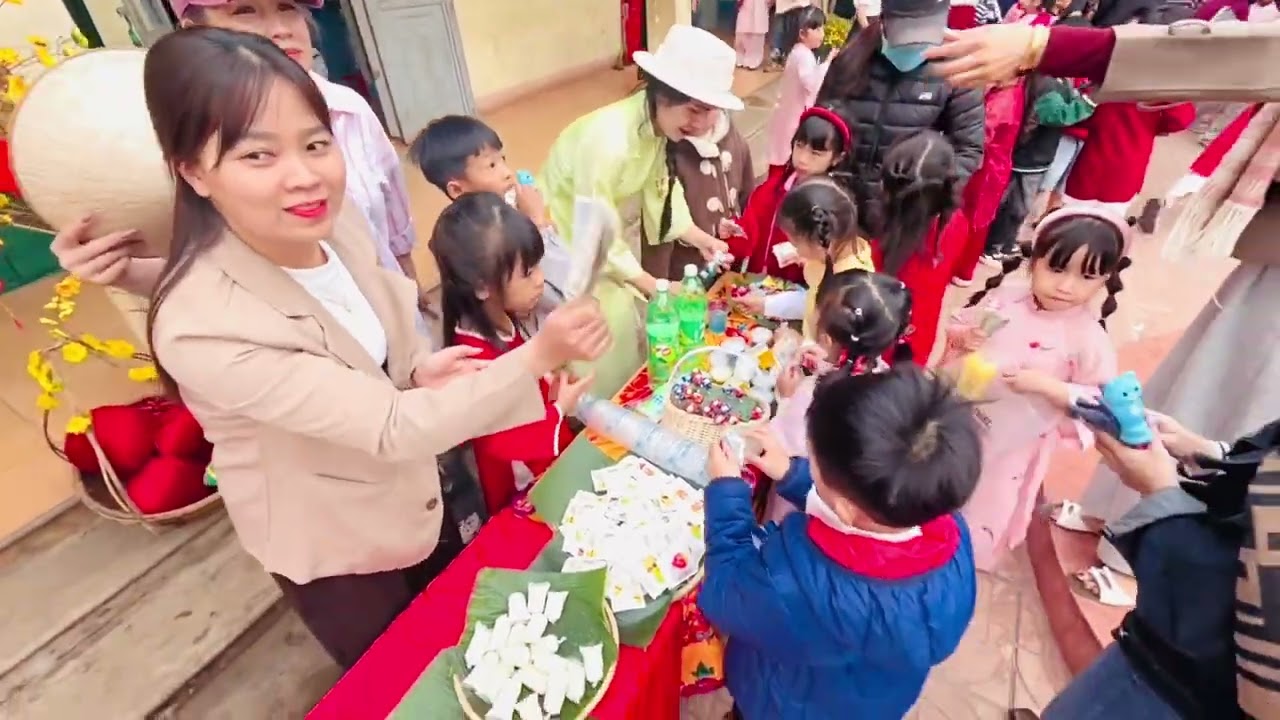 Hoạt động trải nghiệm ( Trần Quốc Tuấn vui hội xuân)