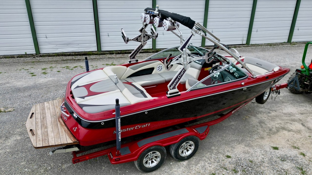 Катер для вейкбординга и серфинга MasterCraft X2 2008 года выпуска продаётся недалеко от озера Но...