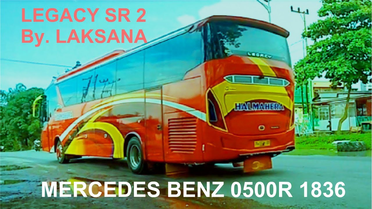 Bus HALMAHERA Legacy SR 2 Dikeroyok Bus BINTANG UTARA