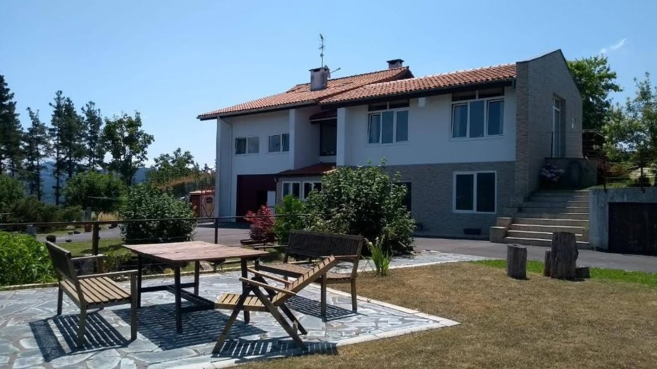 En la colina 1 Montanealde | Mungia, Spain | Hotel Review 🌟
