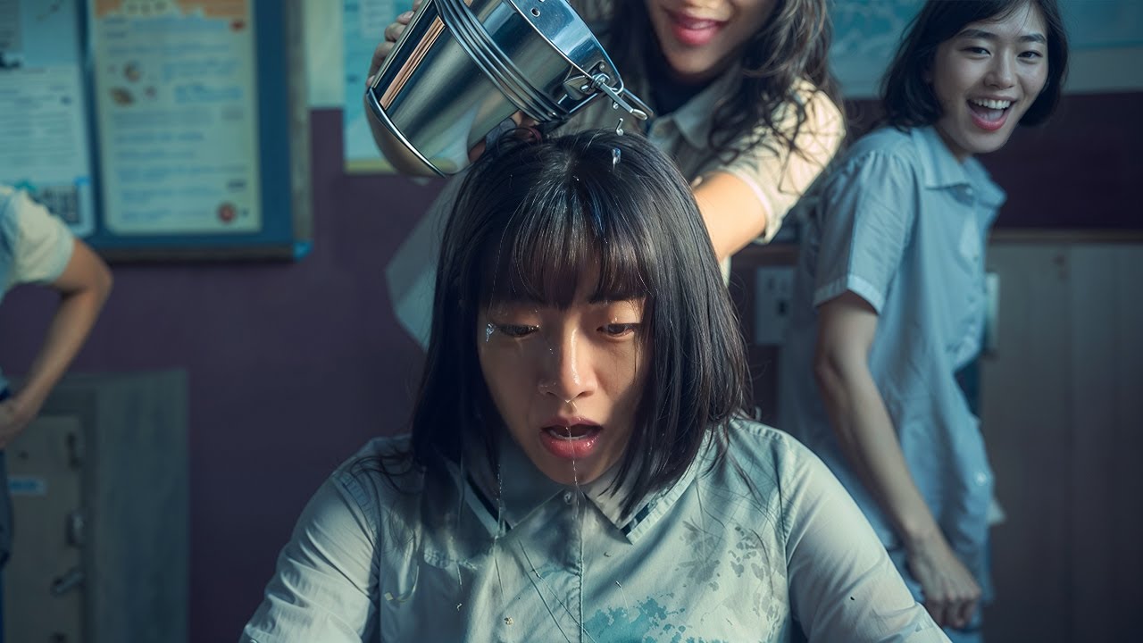 いじめっ子たちがいつも彼女に嫌がらせをする、幸運にも超能力を持つ友達が彼ら全員を打ち負かす【映画紹介】