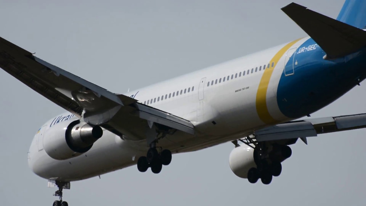Видовищне зниження та приземлення Boeing 767 а/к МАУ (UR-GEC) в а/п 