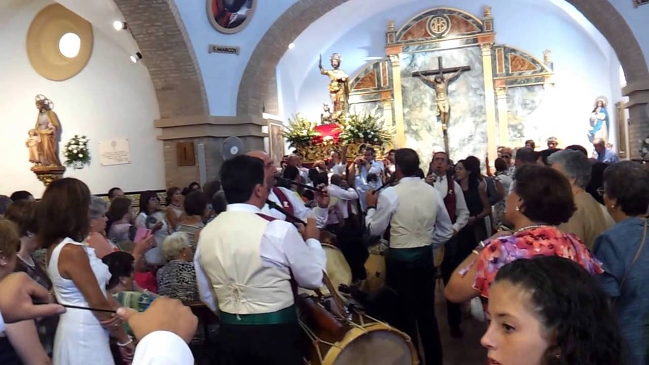 SAN BARTOLOME DE LA TORRE 2014   salida iglesia