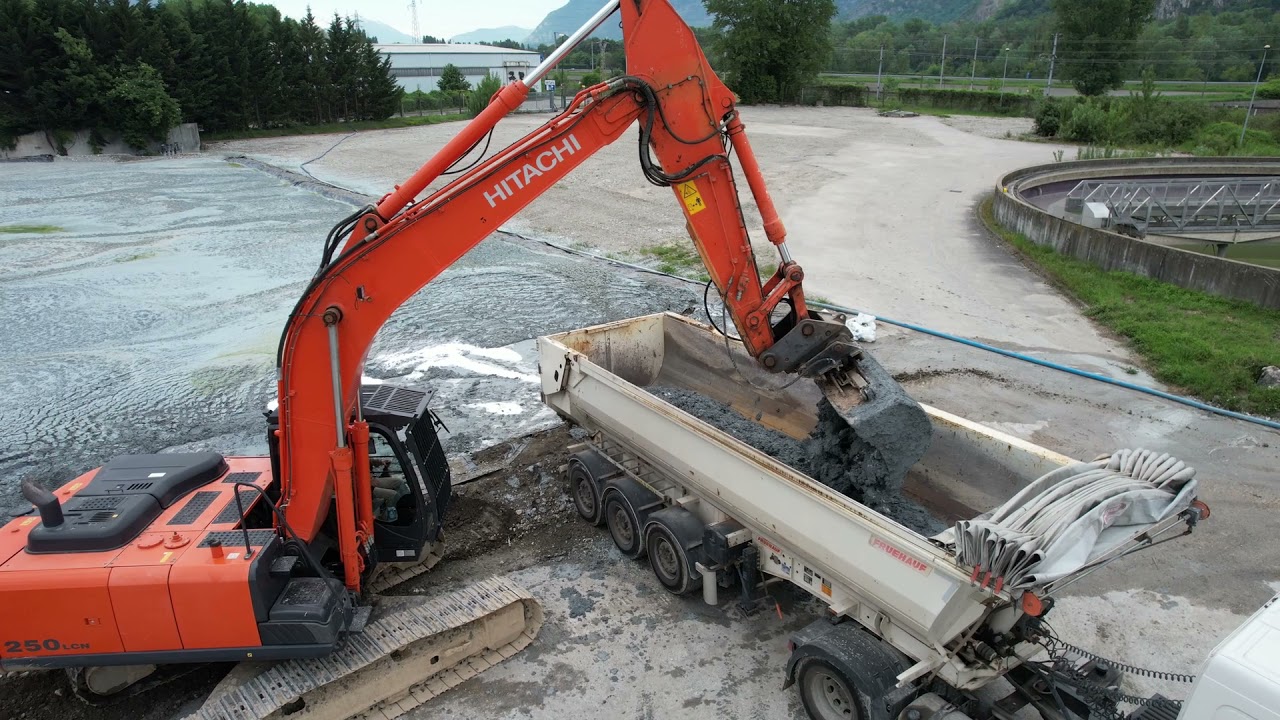 Chantier de curage et de gestion des boues polluées dans l'Isère