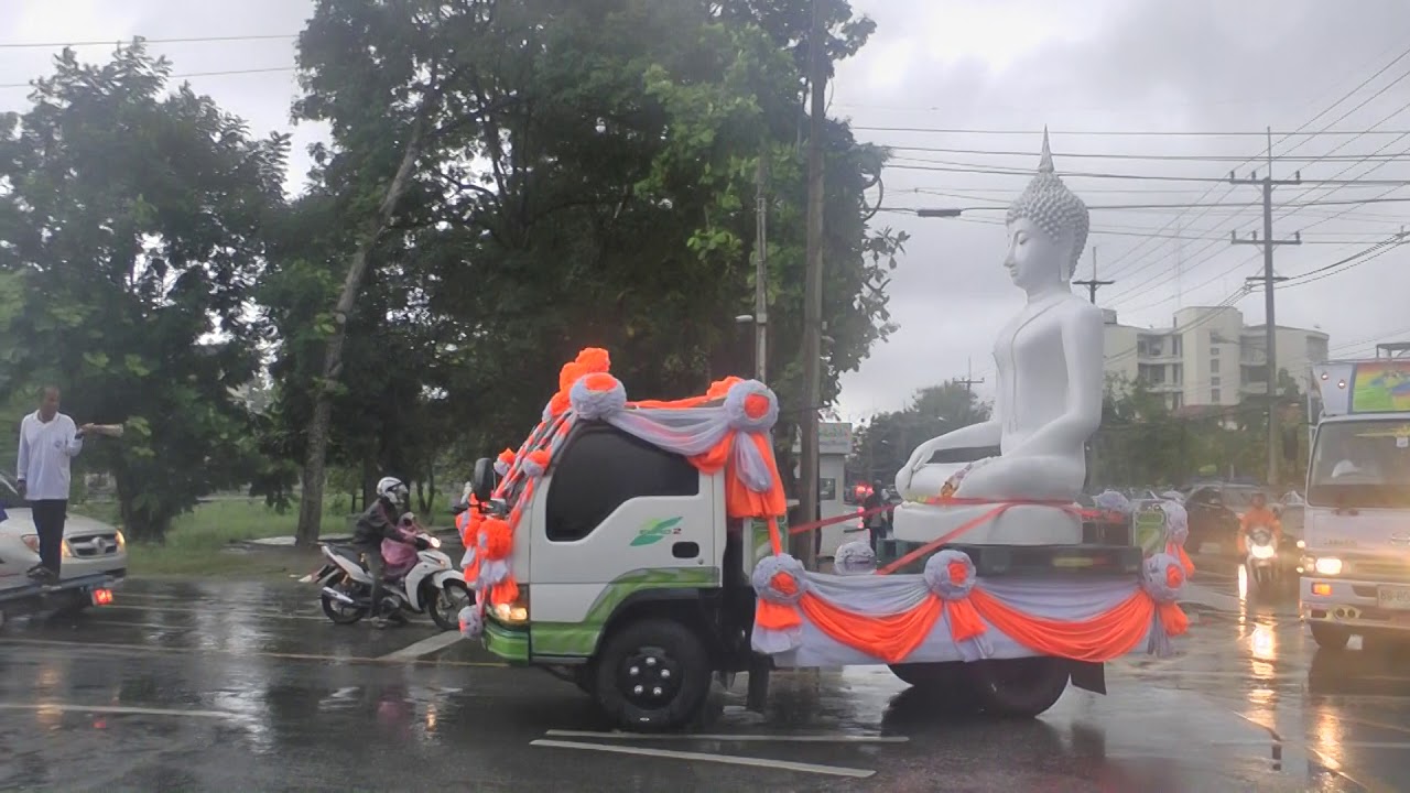 พิธีอัญเชิญพระประธานฯ( หลวงพ่อพบโชค ) ขึ้นประดิษฐานในพระอุโบสถหลังใหม่ที่กำลังก่อสร้าง ณ วัดม่วงตารศ