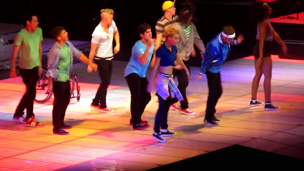GLEE TOUR SAFETY DANCE