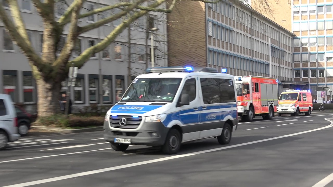 2x HGrKW Polizei Bonn mit Dauerhorn