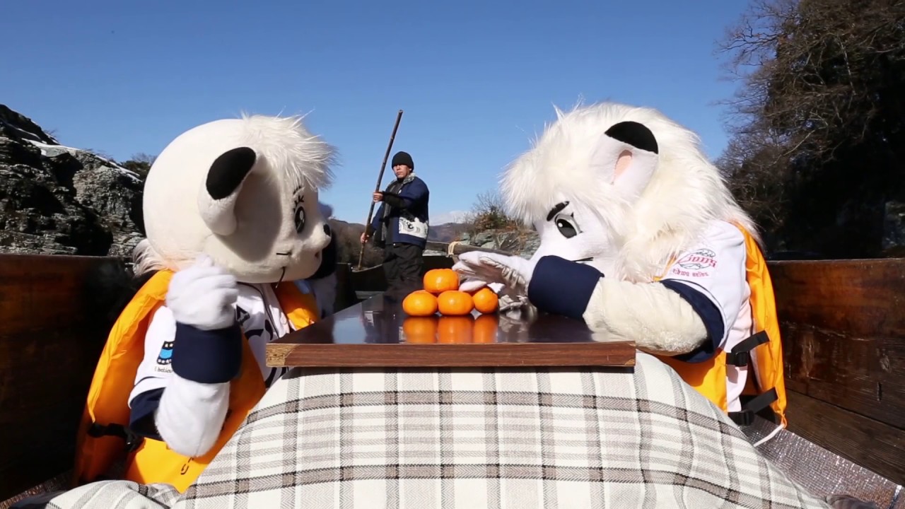 Leo and Lina Ride the Kotatsu Boat!