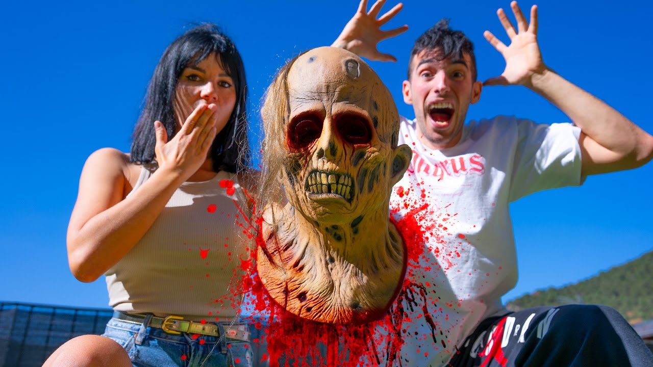 MI NOVIA LE CORTA LA CABEZA A EL ZOMBIE POR PRIMERA VEZ !! Makiman