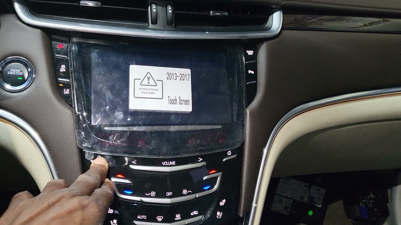 Cadillac Xts 2013 года. Дисплей радиоприемника не работает. Замените дисплей и модуль управления ...