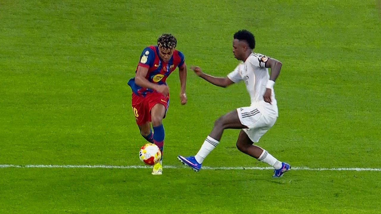 Lamine Yamal Makes Football Look So Easy