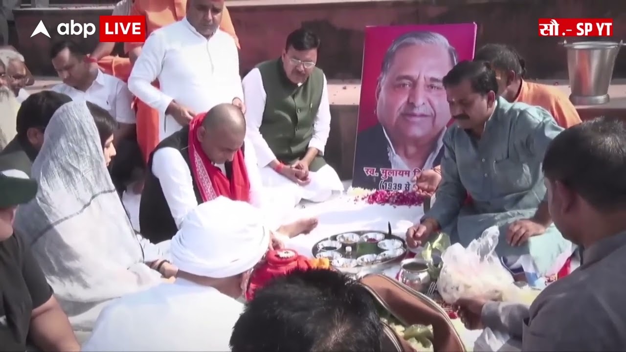 Haridwar में पत्नी Dimple Yadav के साथ Akhilesh ने किया नेताजी का अस्थि विसर्जन