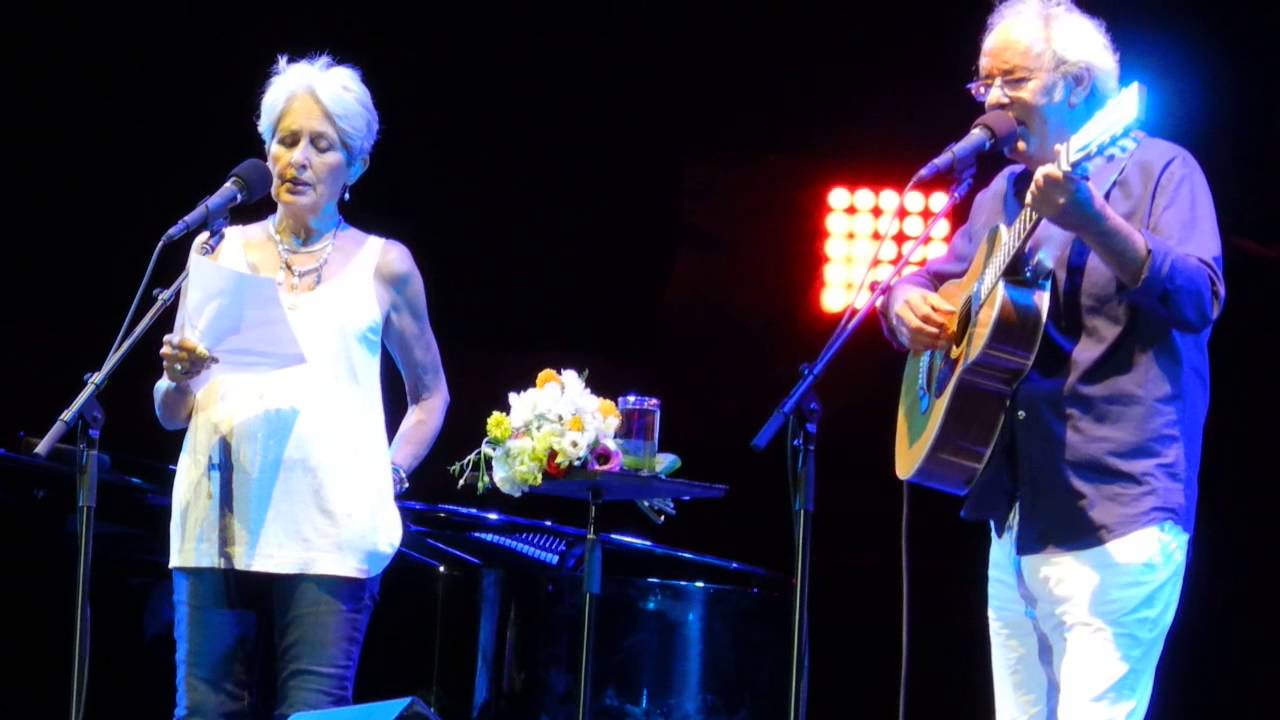 Joan Baez avec Maxime Le Forestier 22 juillet 2015 - Les Arènes de Nîmes