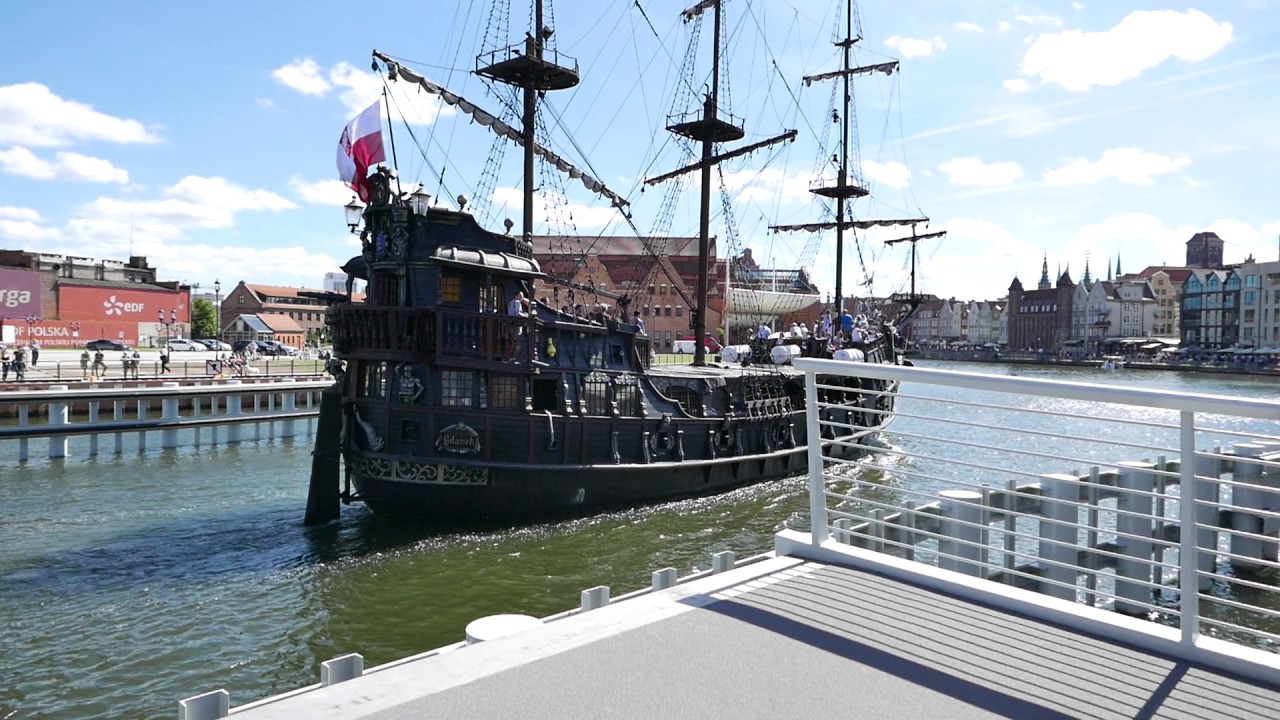 Gdańsk 2017.06 - Statek Piracki pod nową kładką