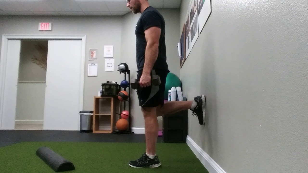 Fitness Rehab - Wall supported 1 leg RDL
