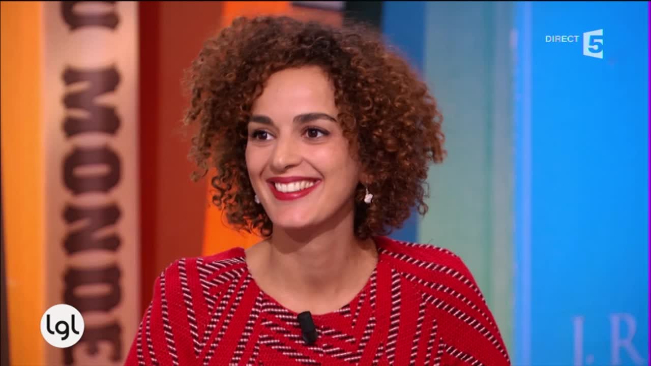 Leïla Slimani, lauréate du Prix Goncourt 2016 sur la plateau de la Grande Librairie
