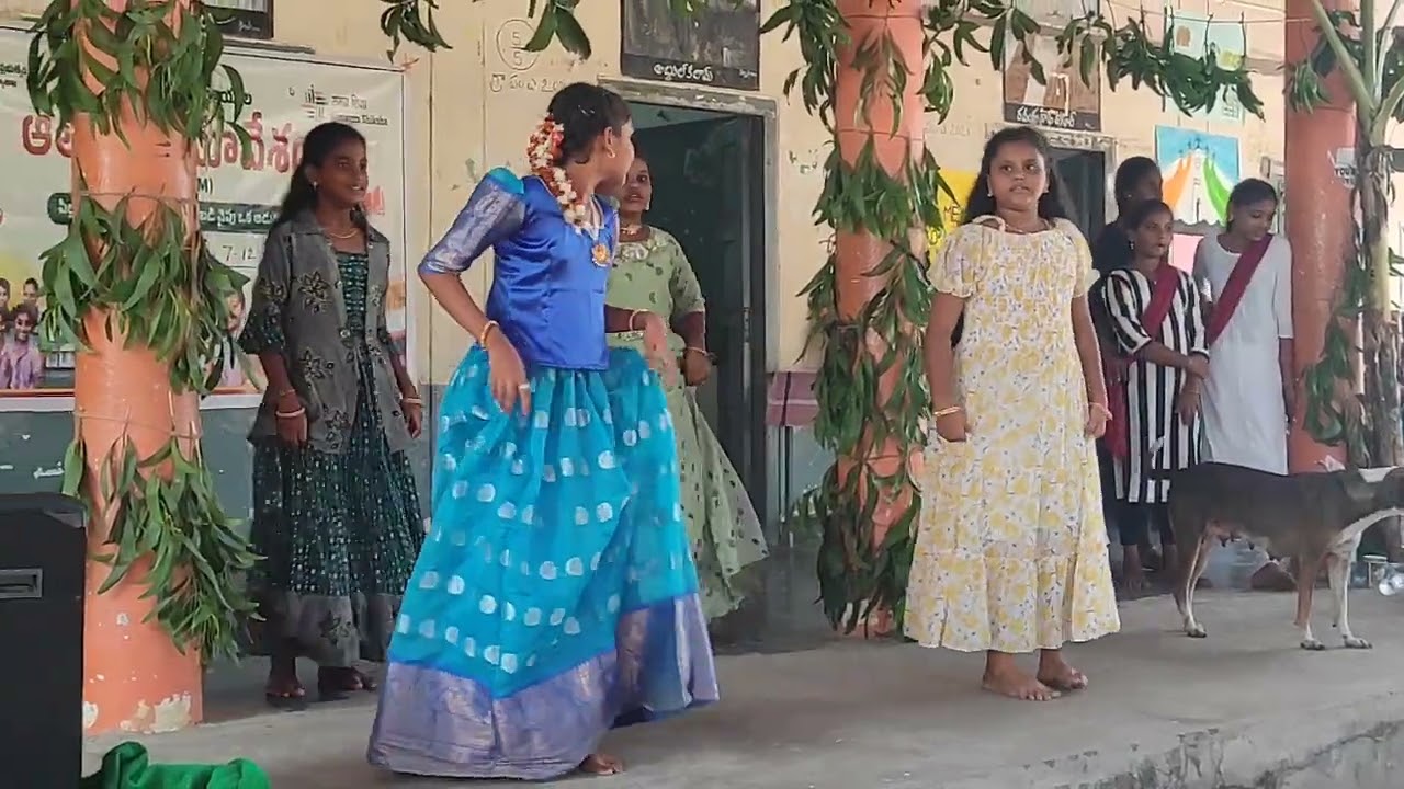 నీ ప్రేమ కోరే చిన్నారులం సాంగ్ బై ZPHS D KUMUDAVALLI 6th class students