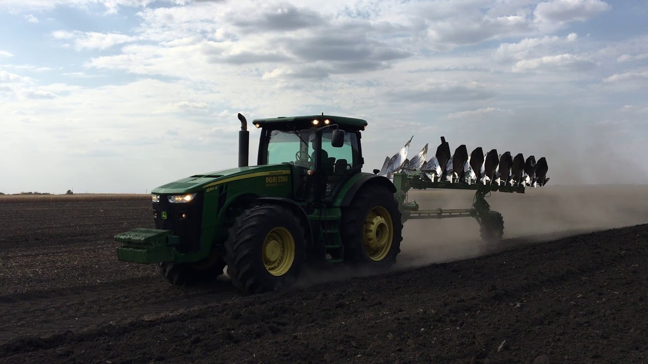 Трактор John Deere 8310R + плуг John Deere 3810