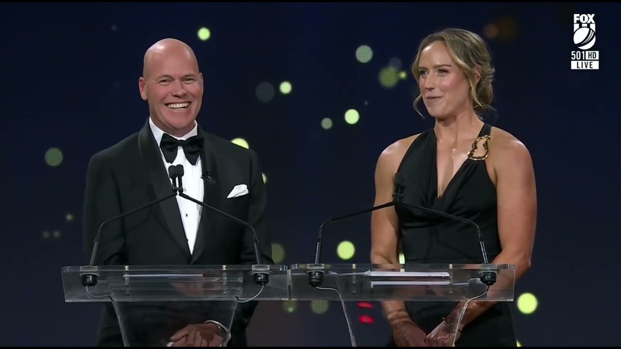 Эллис Перри и Джесс Джонассен — лучшие игроки турнира WBBL10 — Australian Cricket Awards 2025