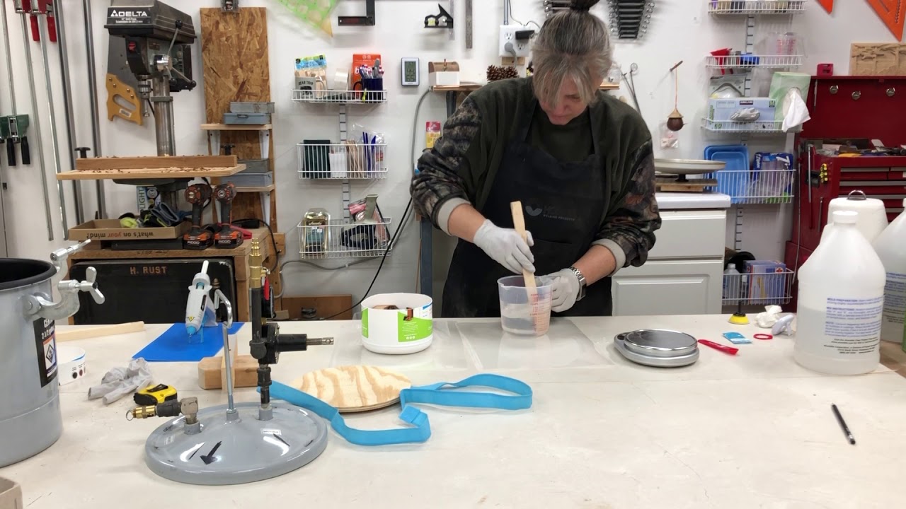 5/ Casting a cherry burl & resin hybrid bowl blank