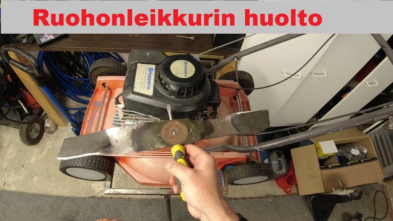 Ruohonleikkurin huoltoa