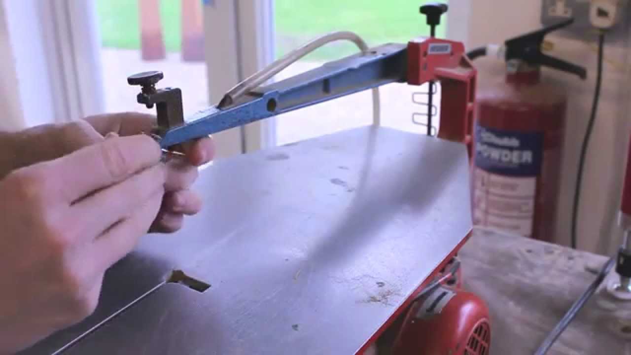 How to Replace a Scrollsaw Blade - RESISTANT MATERIALS - Design & Technology (DT D&T)