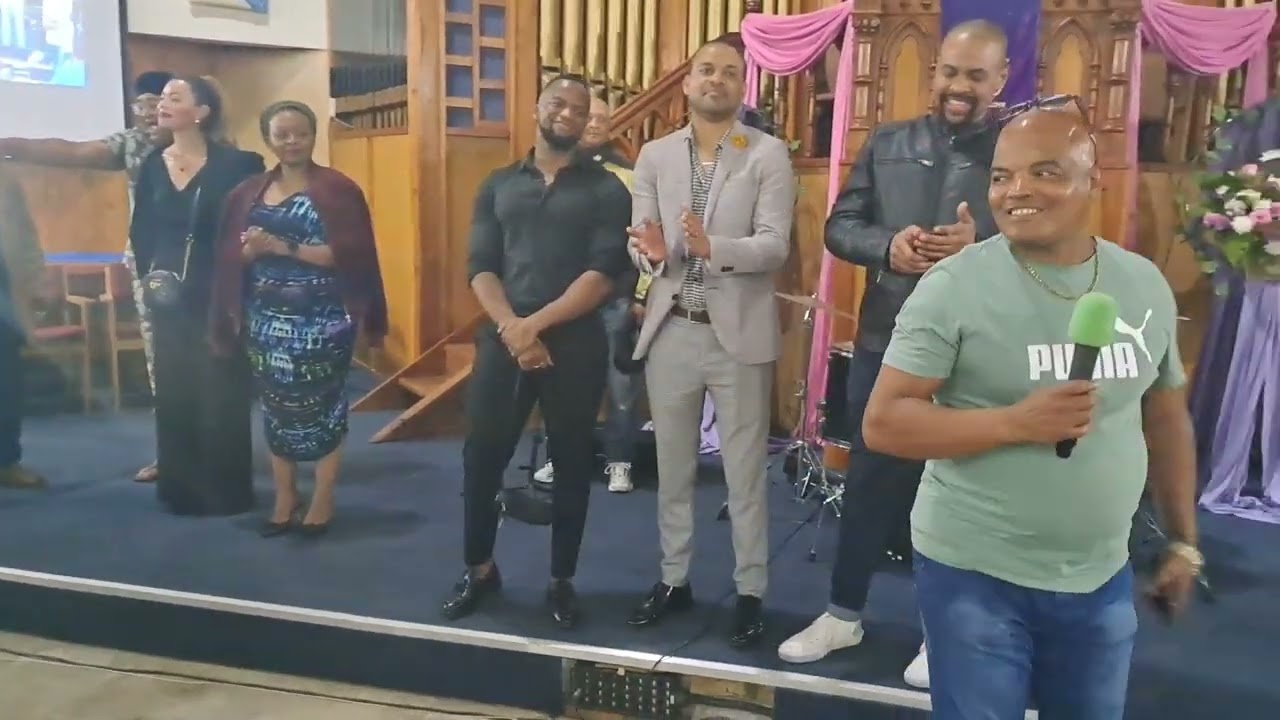 Arrival of guests from the 7de laan & Generations soapies @ UCC Roselane  praise @ worship evening