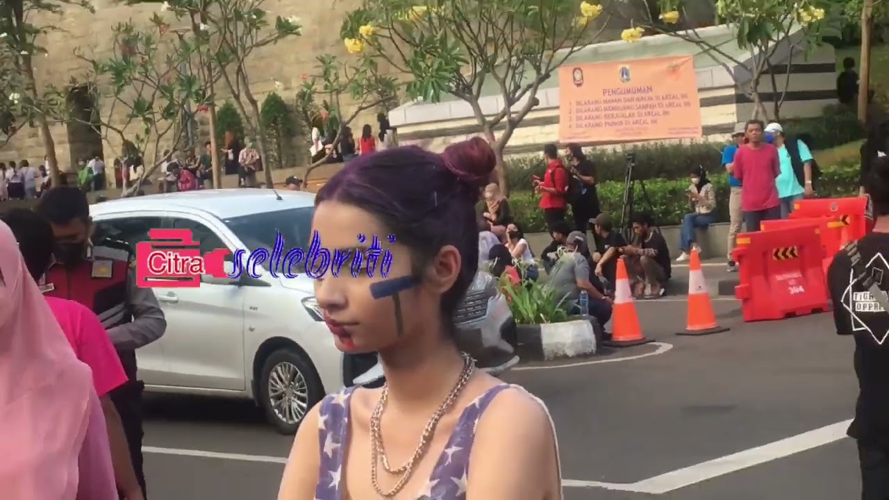Suasana Hari Minggu di Citayam Fashion Week SCBD Terlihat Rame dan Banyak Untuk Membuat Konten