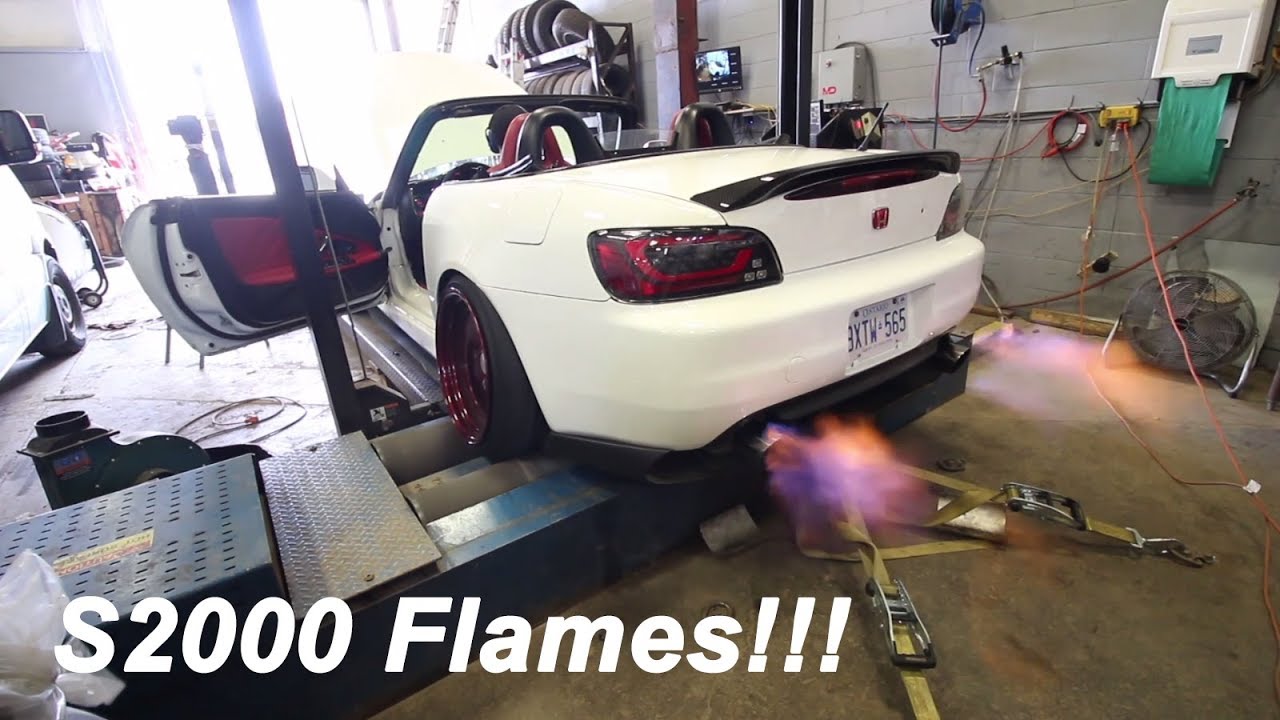 S2000 - Exhaust Flame Fun - Rolling 2 Step / Antilag sort of...