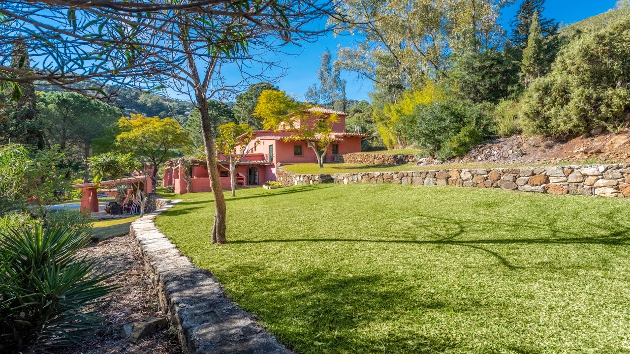 UNIQUE FINCA WITH MOUNTAIN VIEWS FOR SALE IN BENAHAVIS PUEBLO, MARBELLA.