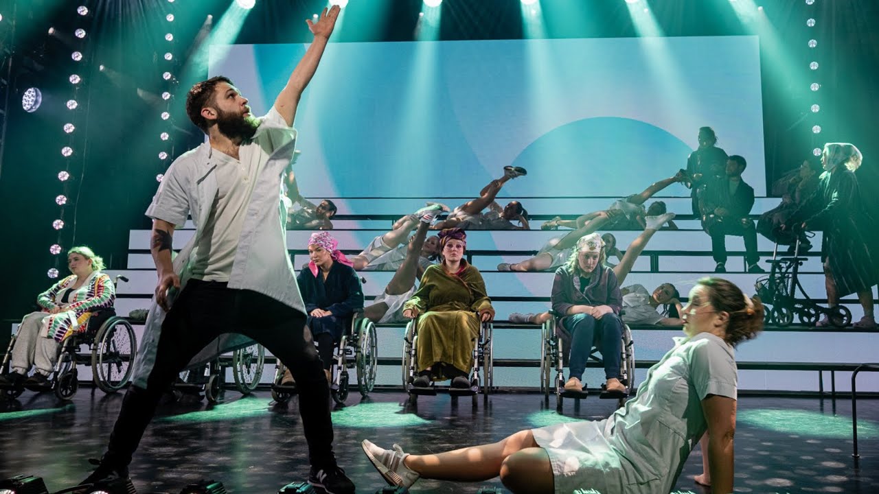 Smuk som et stjerneskud [VI MALER BYEN RØD: THE MUSICAL – Musicalteatret 2024]