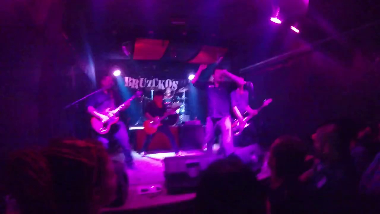 BRUZCKOS en EL AMPARO BURZACO