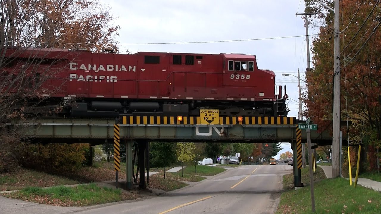 TEN PER! CP 9358 at Parry Sound (17OCT2013)