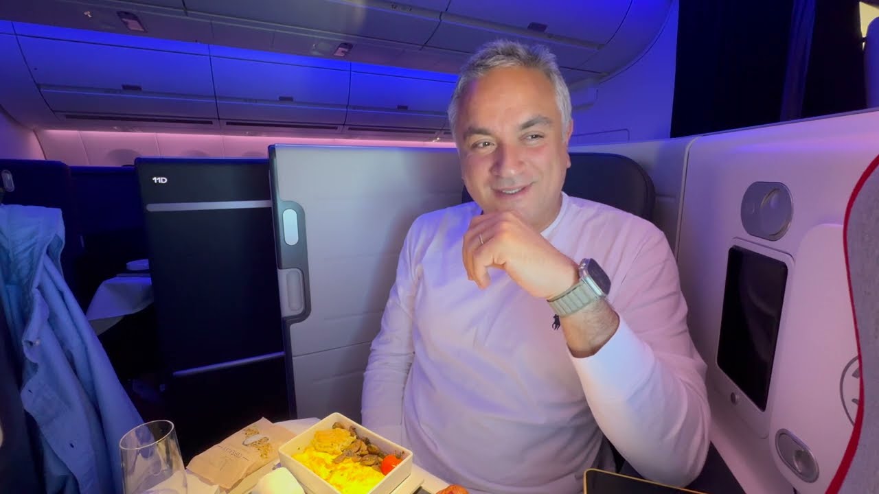 AirFrance from Washington DC: Business Class on New Airbus and Old Boeing. Paris Lounge and Airport