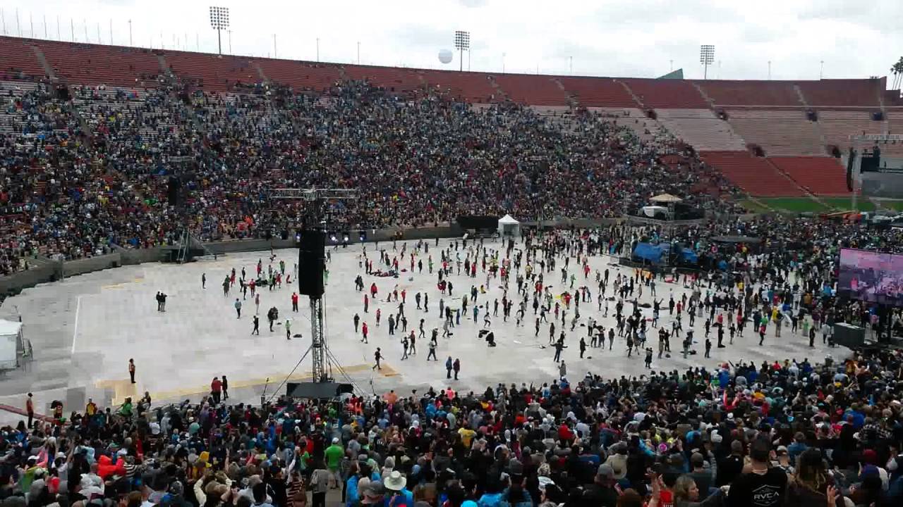 AzusaNow - modlitebna atmosf&eacute;ra v Los Angles