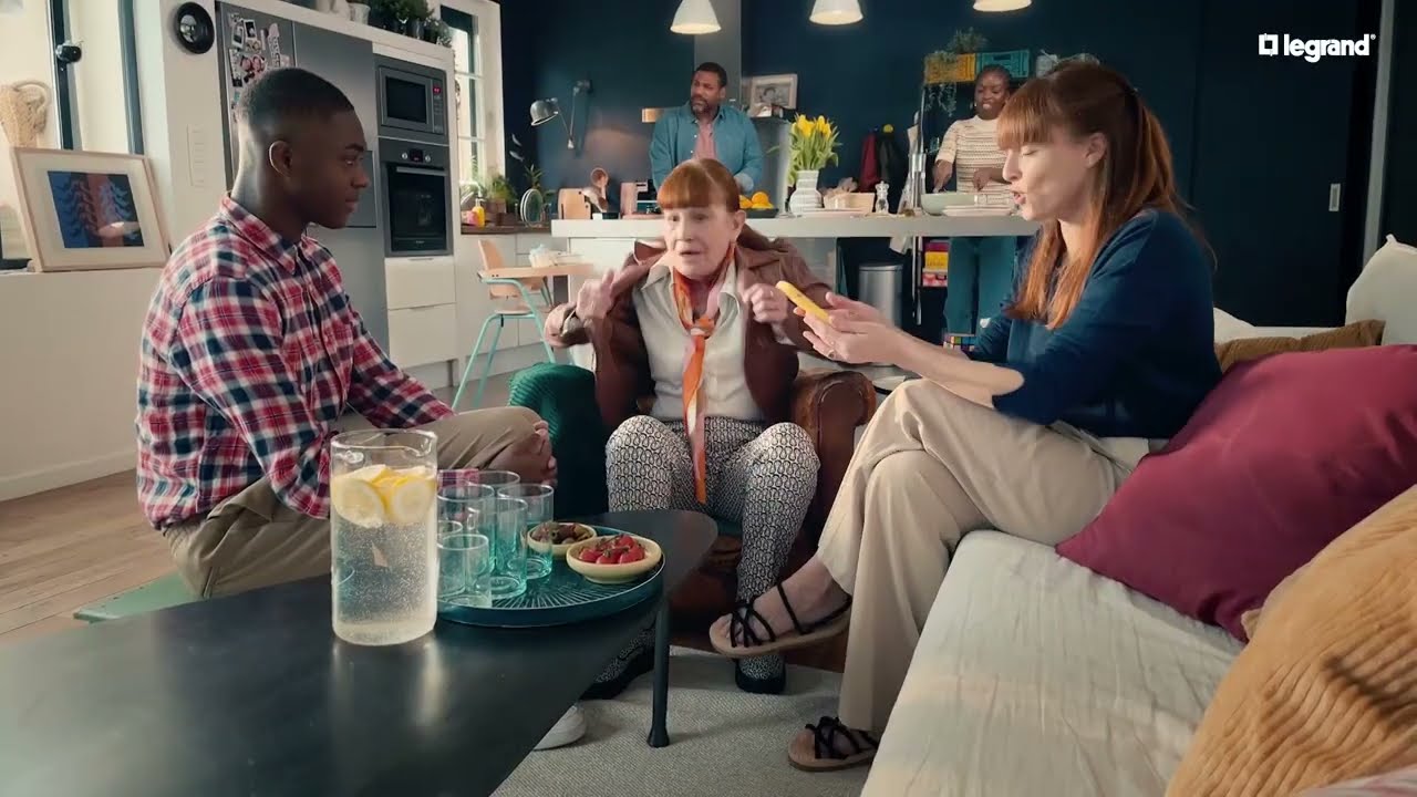 The connected family with Legrand: Connected videophone Classe 300EOS with Netatmo