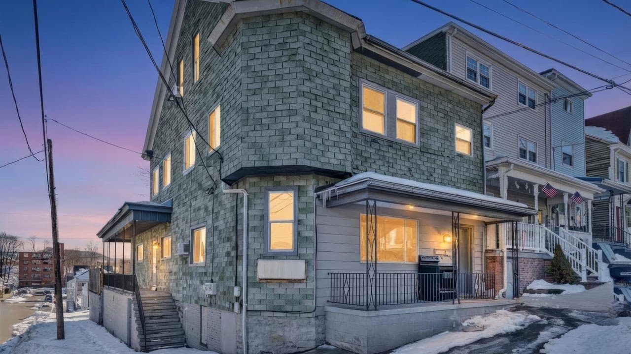49 N Walnut St, Mt Carmel, PA