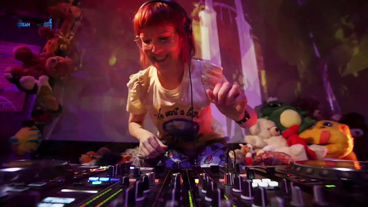 Bebetta In Bed X Kollektiv Bushbash & VJ Sicovaja