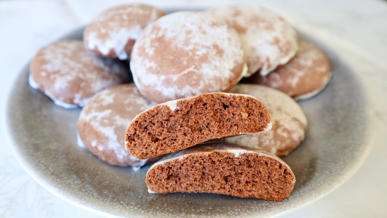 Schokoladen Lebkuchen mit Honig und Zuckerglasur