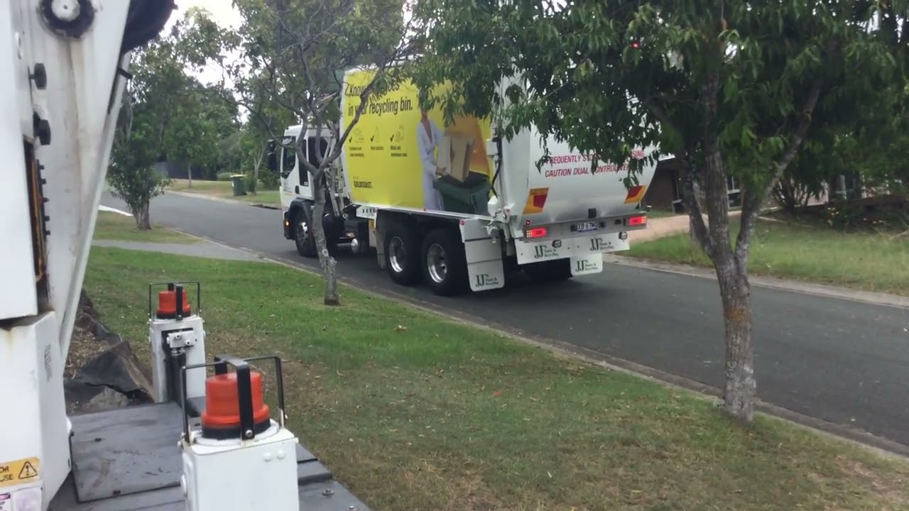2374 struggles to pick up my recycling bin (2pm)