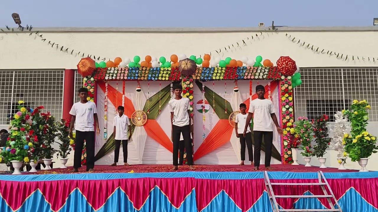 Patriotic dance performance by Government Secondary School Indore Zaghadia Bharuch 